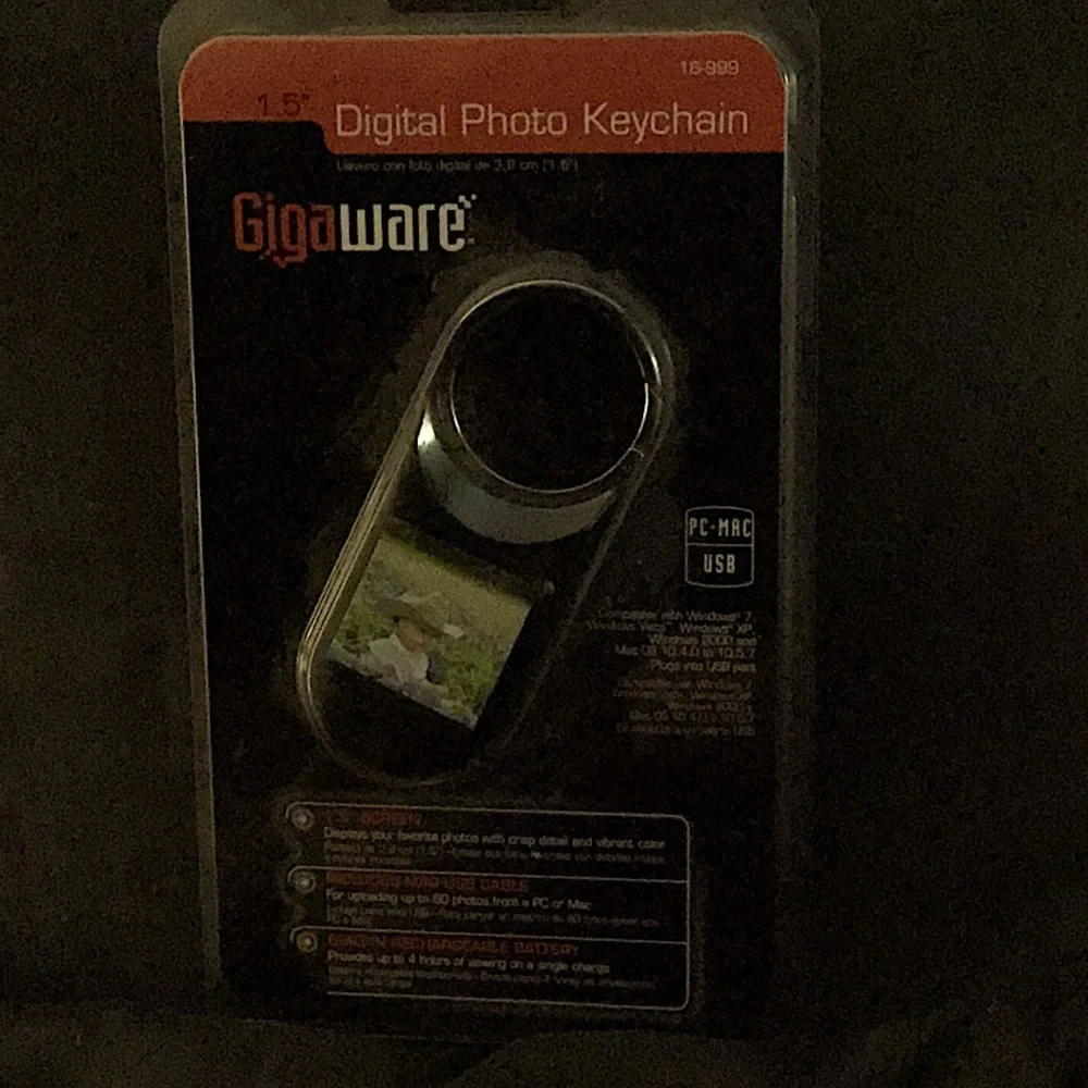 NIP Gigaware digital photo keychain PC-Mac USB 1.5” screen